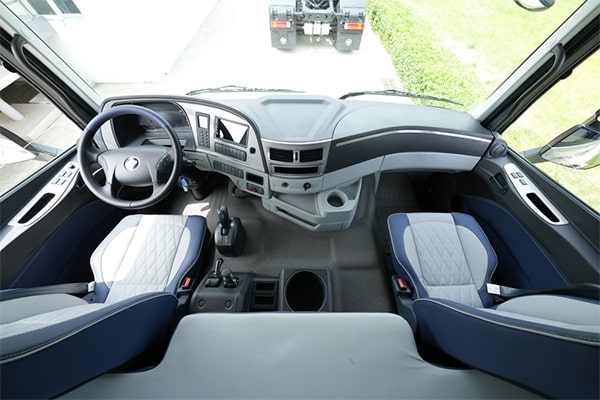 Cabin nội thất xe đầu kéo AUMAN EST FV 400