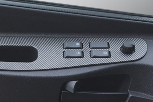 Nút điều chỉnh gương và kính chỉnh điện trên xe đầu kéo AUMAN EST FV 400