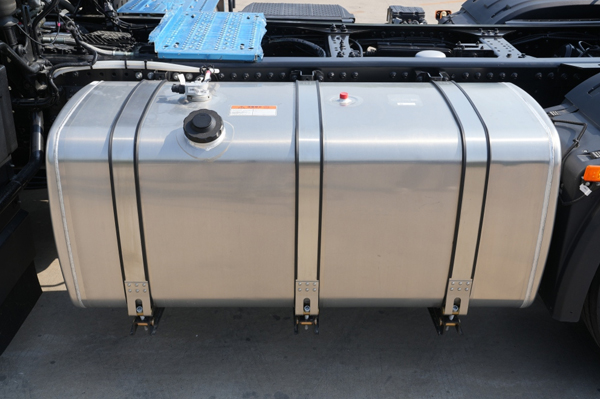 Thùng chứa nhiên liệu trang bị cho Foton Auman FV400