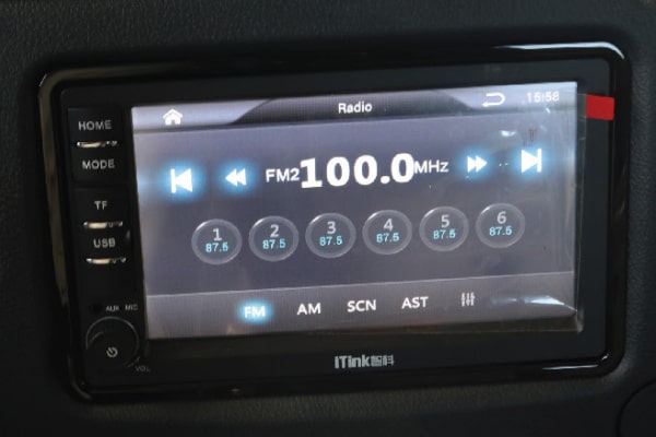 Trang bị màn hình DVD trên xe đầu kéo AUMAN EST FV 400